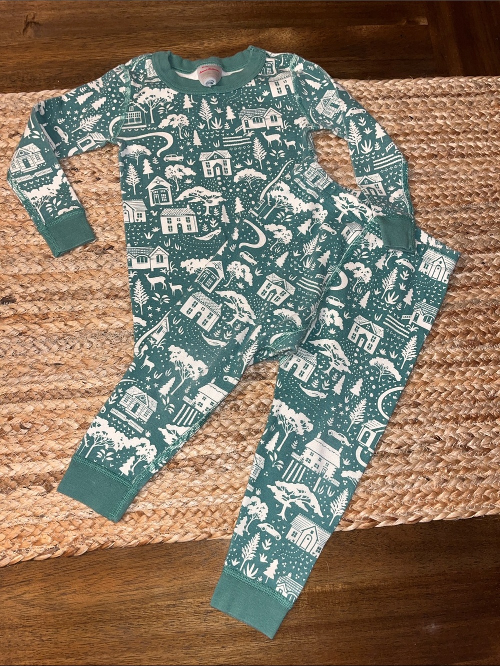 Hanna Andersson 2 pc pajama set long sleeve Winter 2t